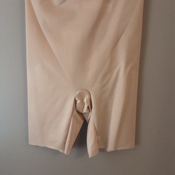 Spanx Invisible Shaping High Waisted, Mid-Thigh Short, Beige Small - Picture 3 of 10